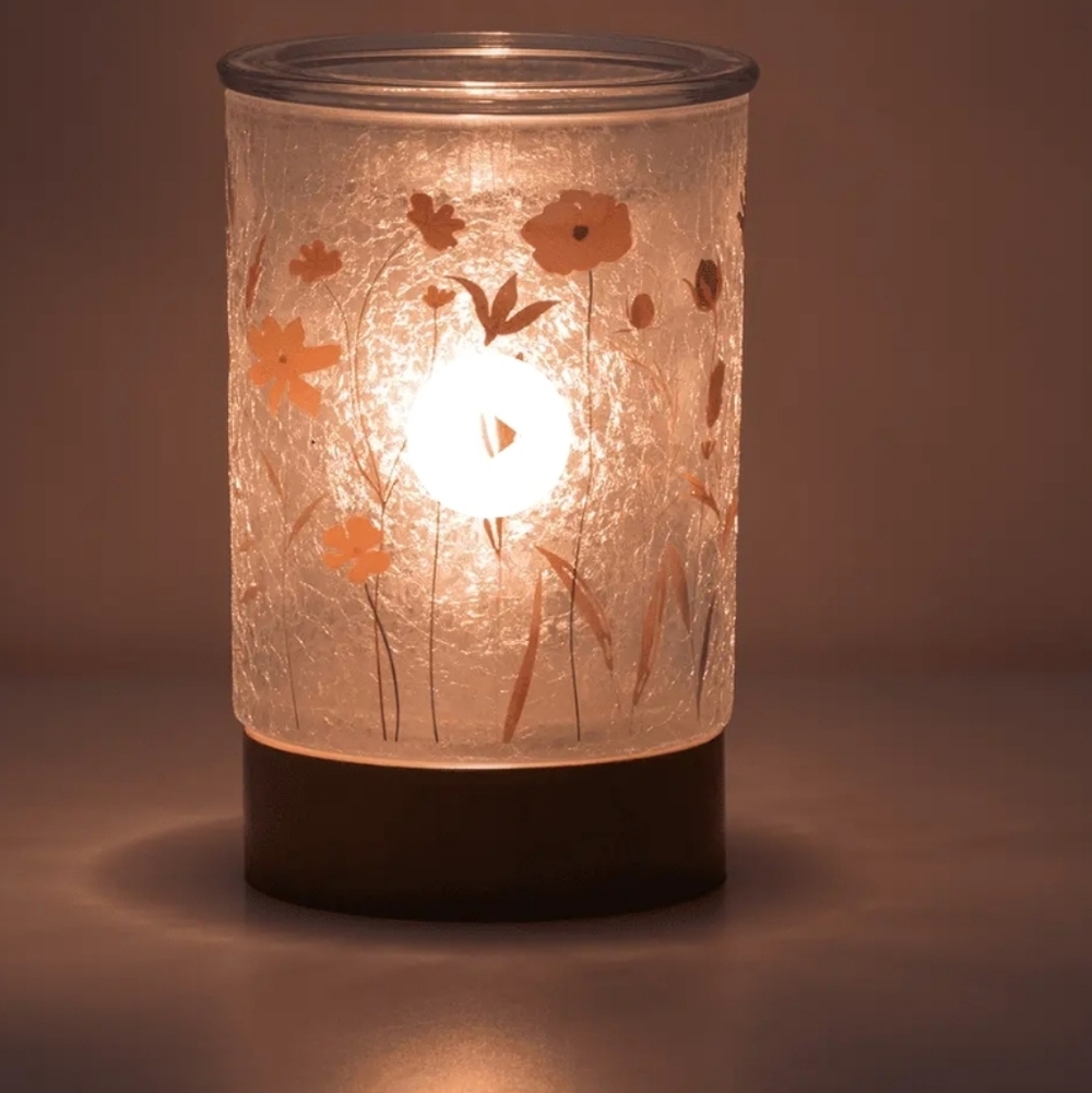 Scentsy Pick of the Bunch Warmer –White with Floral Accents with 2 wax sets BNIB - Picture 10 of 12
